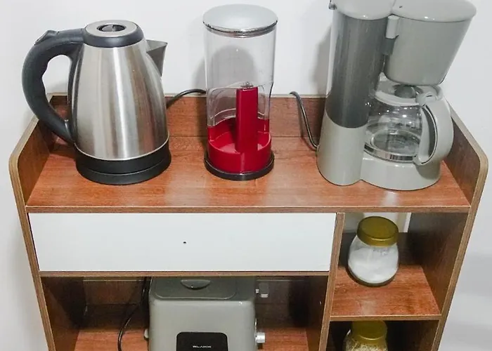 Apartment Modern For Group, With Kitchen, Wi-fi & Netflix, Near Mrt Boni Manila