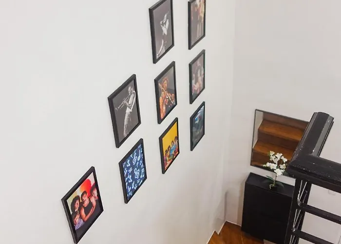 Modern For Group, With Kitchen, Wi-fi & Netflix, Near Mrt Boni Apartment Manila