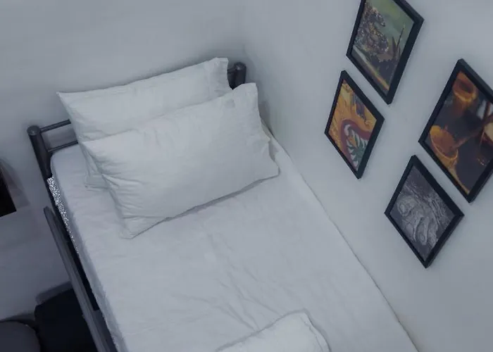 Modern For Group, With Kitchen, Wi-fi & Netflix, Near Mrt Boni Apartment Manila