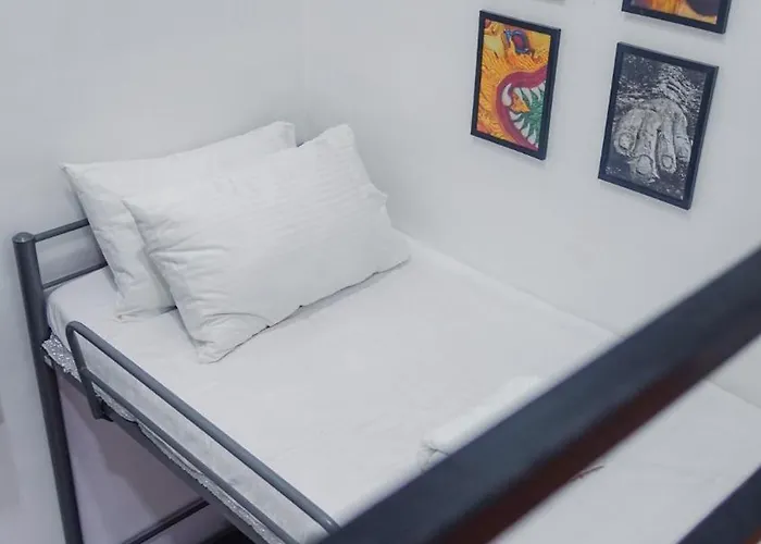 Apartment Modern For Group, With Kitchen, Wi-fi & Netflix, Near Mrt Boni Manila