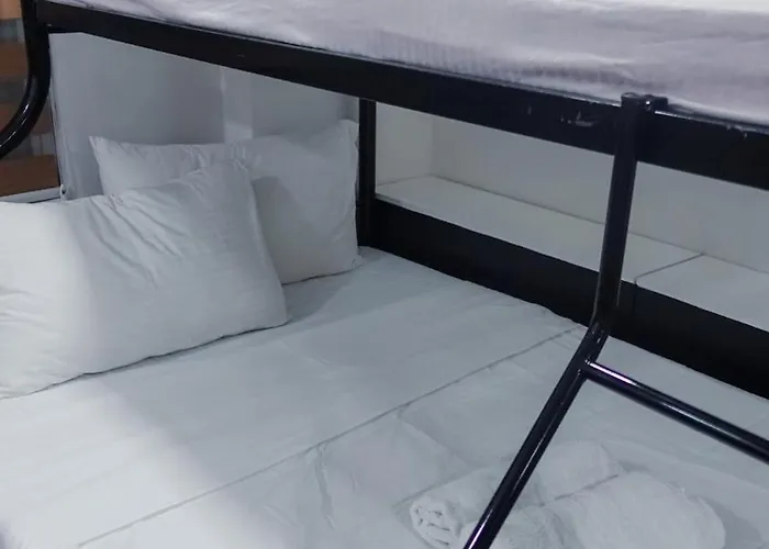 Modern For Group, With Kitchen, Wi-fi & Netflix, Near Mrt Boni * Manila