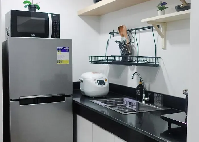 Apartment Modern For Group, With Kitchen, Wi-fi & Netflix, Near Mrt Boni Manila