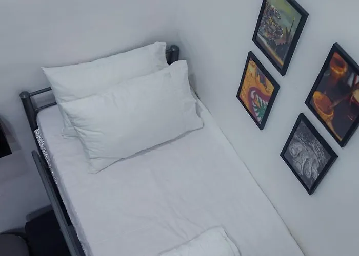 Apartment Modern For Group, With Kitchen, Wi-fi & Netflix, Near Mrt Boni