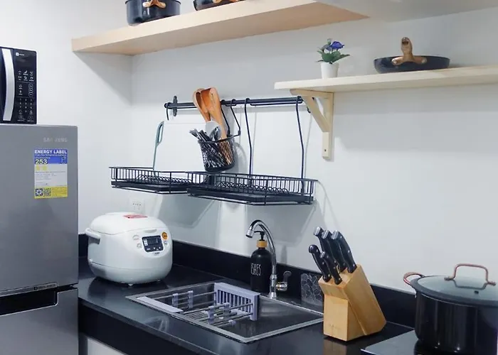 Apartment Modern For Group, With Kitchen, Wi-fi & Netflix, Near Mrt Boni Manila