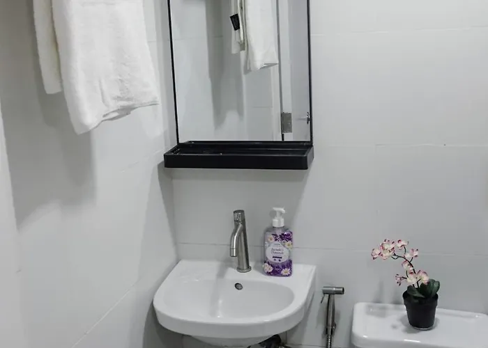 Modern For Group, With Kitchen, Wi-fi & Netflix, Near Mrt Boni Manila