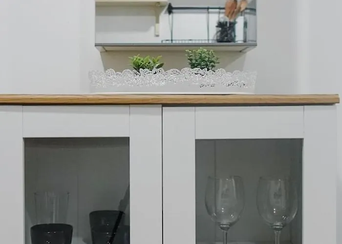 Modern For Group, With Kitchen, Wi-fi & Netflix, Near Mrt Boni Apartment *