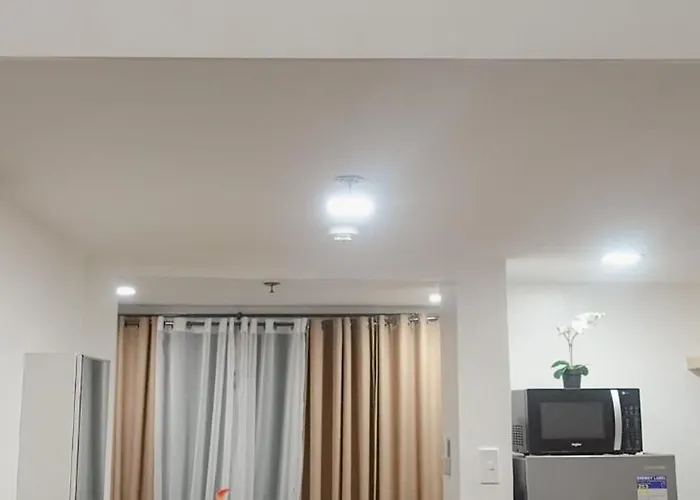 Modern For Group, With Kitchen, Wi-fi & Netflix, Near Mrt Boni Apartment Manila