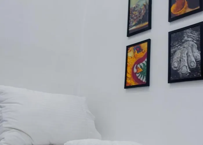 Apartment Modern For Group, With Kitchen, Wi-fi & Netflix, Near Mrt Boni Manila