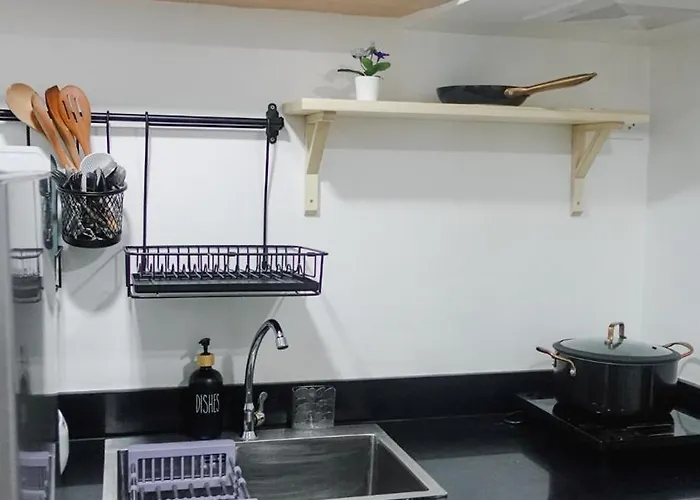 Modern For Group, With Kitchen, Wi-fi & Netflix, Near Mrt Boni Manila